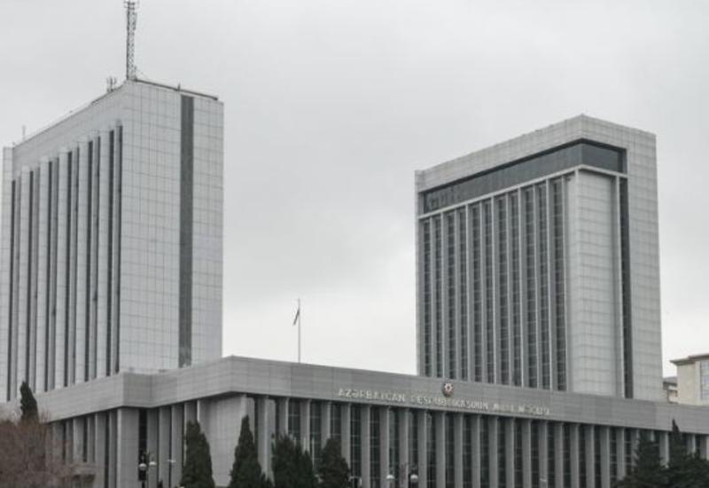 C парламент. Милли Меджлис Азербайджана слайд. Парламент Китая здание. Здание Милли Меҷлиси Азербайджана. Милли Меджлис внесут новый законопроект об энергетике.